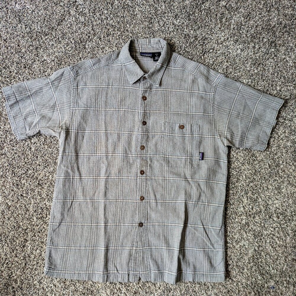 Patagonia Light Weight Button Down Short Sleeve (M)